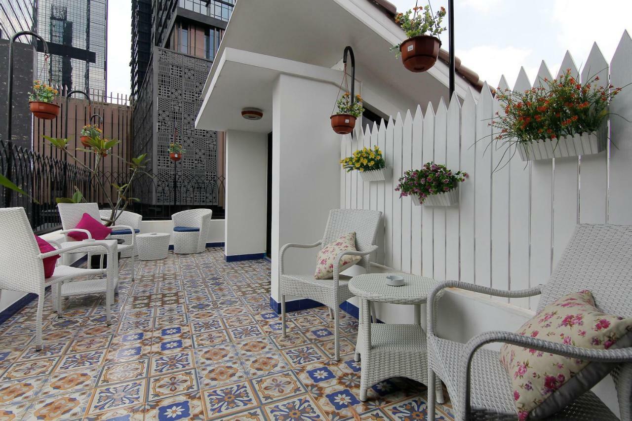 M Home Джакарта Экстерьер фото